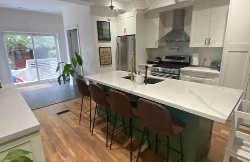 Wallace Emerson Casa | Cozy Newly Reno’d Century Home