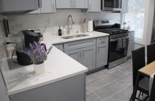 West Side Apartamento | Cozy Newly Renovated 3-bed 2-bath minutes to NYC!
