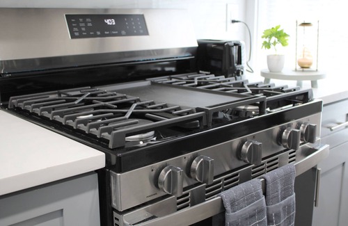 West Side Apartamento | Cozy Newly Renovated 3-bed 2-bath minutes to NYC!