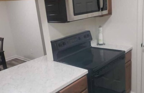 Monroe Casa | Cozy newly renovated house