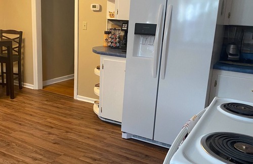 Maryville Casa | Cozy NOLA-Themed 2 Br/2Ba Near Tail of the Dragon