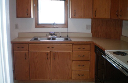 Minot Casa | Cozy Nostalgic 2 bedroom, 1 1/2 Bath 2 Story Home With fence, deck & garage.