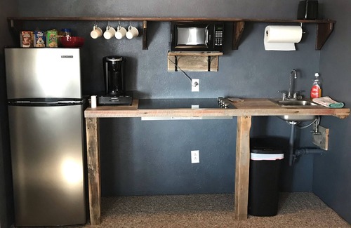 Butte Apartamento | Acogedor oasis ubicado en un álamo temblón maduro con vistas a la ciudad de Butte, Montana