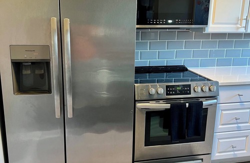 Westwood Casa | Cozy Oasis – Stylish, Spacious 4-Bedroom with Private Parking Lot
