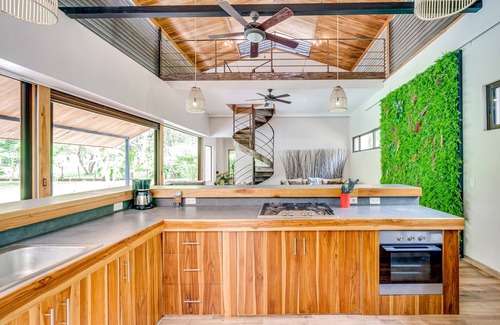 Matapalo Casa | Cozy oasis with lush yard, private pool, full kitchen & washer/dryer