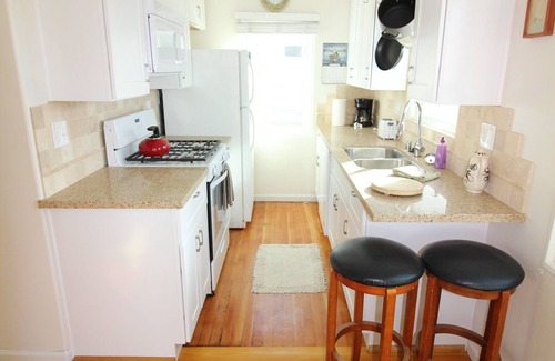 Mission Beach Cabaña | Cozy Ocean View Beach Cottage, Pasos para el Océano, Large EnclosePatio -1BR- Capacidad 5