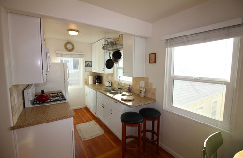 Mission Beach Cabaña | Cozy Ocean View Beach Cottage, Pasos para el Océano, Large EnclosePatio -1BR- Capacidad 5