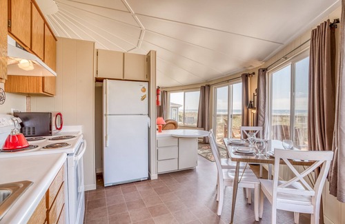 Bayshore Casa | Cozy Oceanfront Home with Wrap Around Windows! Beach access on the property!