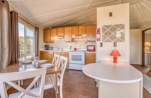 Bayshore Casa | Cozy Oceanfront Home with Wrap Around Windows! Beach access on the property!