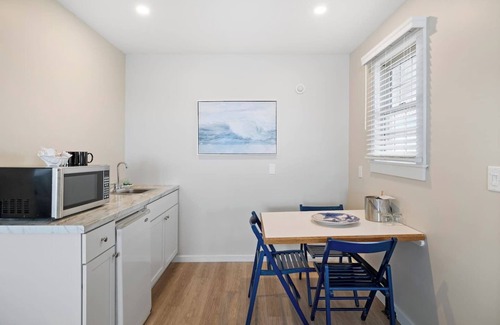 Falmouth Heights Hotel | Cozy Oceanfront Room | 2 Beds + Kitchenette