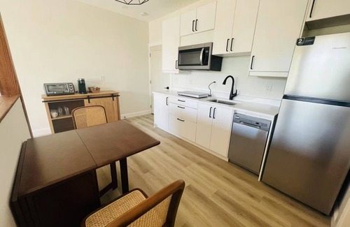 Yellow Point Apartamento | Cozy Oceanfront Studio with King bed/Beach Access