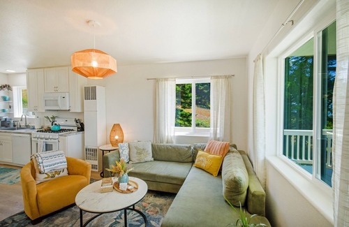 Shelter Cove Casa | Cozy Oceanview Hideaway#1 on Golf Course/Airport