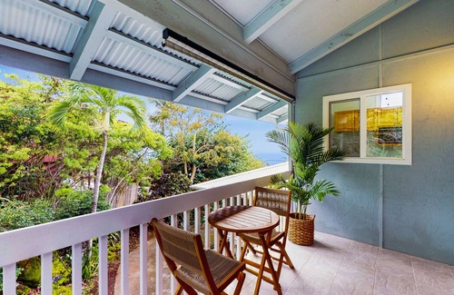 Kailua-Kona Apartamento | Cozy ohana studio with lush landscaping, lanai with ocean views, gazebo, firepit