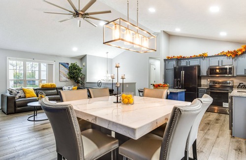 Westwood Casa | Cozy Ohio Home - Deck, Arcade Games & Near Golfing