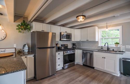 Seneca Falls Casa | Cozy on Cayuga: "Lakeside Wine Country Dream Home!"