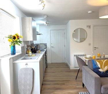 Ely Apartamento | Cozy One Bed Flat at Dawe Luxury Suites - An Entire Apartment near Ely Cathedral & Train Station - The Perfect Base to Explore Ely, Cambridge, Norfolk & London - 2 Guests Max & Pet Friendly