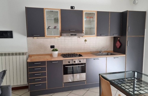 Gallarate Apartamento | Cozy one-bedroom apartment with large balcony 10 minutes from Milan Malpensa. WiFi.