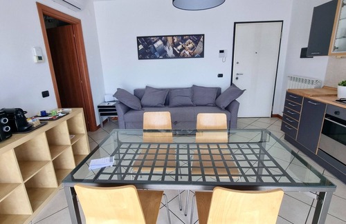 Gallarate Apartamento | Cozy one-bedroom apartment with large balcony 10 minutes from Milan Malpensa. WiFi.