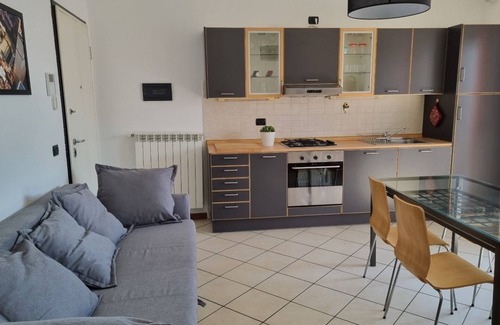 Gallarate Apartamento | Cozy one-bedroom apartment with large balcony 10 minutes from Milan Malpensa. WiFi.