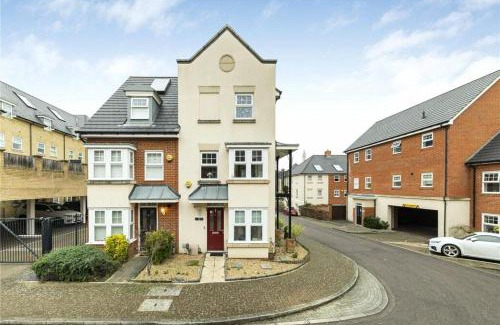 Bromley Common and Keston Casa | COZY One Bedroom Apartment With OWN LOUNGE and BATHROOM in SHARED House 2nd Floor With WIFI AND LOVELY LANDSCAPE VIEW