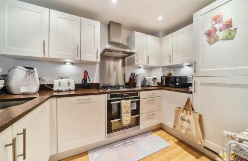 Bromley Common and Keston Casa | COZY One Bedroom Apartment With OWN LOUNGE and BATHROOM in SHARED House 2nd Floor With WIFI AND LOVELY LANDSCAPE VIEW