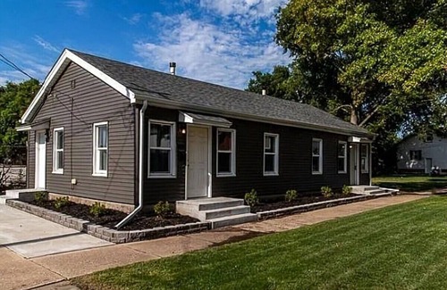 Rock Island Casa | Cozy one bedroom close to downtown IA and IL with no cleaning fee!
