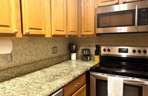 Woodcroft Casa | Cozy one level, 2 BR, 2 Bath TH in charming wooded community. Perfect location!