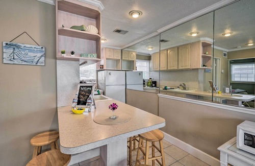 Neptune Cabaña | Cozy Ormond Beach Bungalow: Steps to the Sand