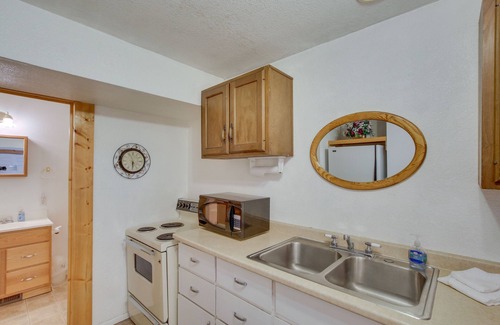 Paris Apartamento | Cozy Paris Studio ~ 4 Mi to Bear Lake!
