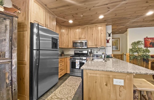 Park City Cabina | Cozy Park City Cabin w/ 2 Hot Tubs! Mountain Fun Skiing, Hiking,Golf Nearby!