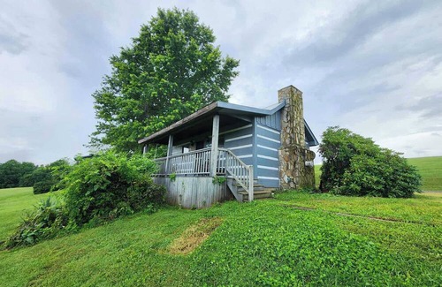 Fancy Gap Cabina | Cozy Parkway Cabin with Mountain Views - Cabin 4