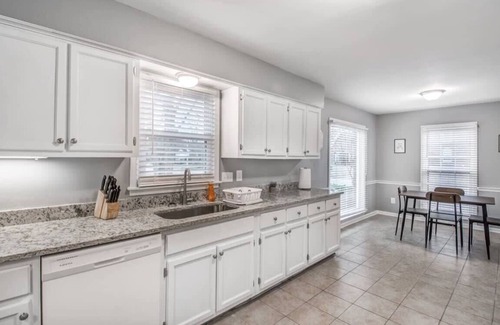 Cordova Casa | Cozy Patio, Mins to Downtown! Cordova Colonial