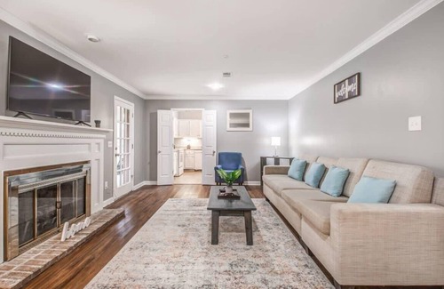 Cordova Casa | Cozy Patio, Mins to Downtown! Cordova Colonial