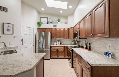 Houghton Casa | Cozy & Peaceful 3-bedroom house in delightful Eastside Tucson with Pool!
