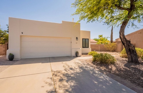 Houghton Casa | Cozy & Peaceful 3-bedroom house in delightful Eastside Tucson with Pool!