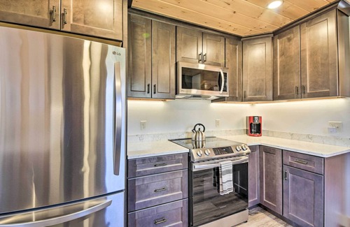 New Vineyard Cabina | Cozy & Peaceful Waterfront Cabin on Porter Lake!