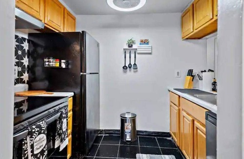 Downtown Baltimore Apartamento | Cozy Pet Friendly 2BR w/ Fenced Yard, Parking, Walk to Penn Sta. on JHU bus line