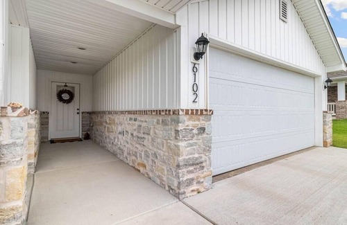 Highfill Casa | Cozy Pet-Friendly Hideout near XNA