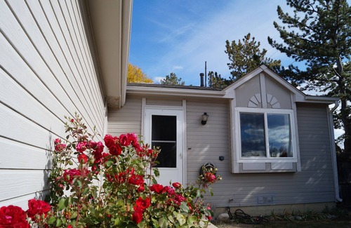 Longmont Casa | Cozy, pet friendly, home. Great location for walks, food, Boulder, Lyons & RMNP