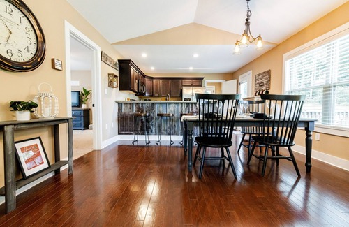 Swannanoa Casa | Cozy Pet Friendly Summer Retreat, Mountain View Fire Pit Good Location near AVL