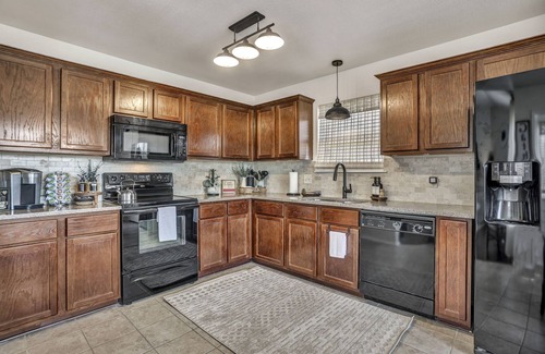Temple Casa | Cozy, pet friendly Texan home/walk to restaurants!/King Bed w/ workspace