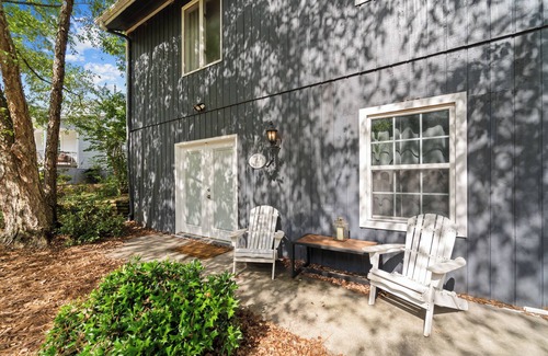 Pinehurst Apartamento | Cozy Pinehurst 2BR Apartment w/3 Beds Across from Pinehurst #6 Firepit