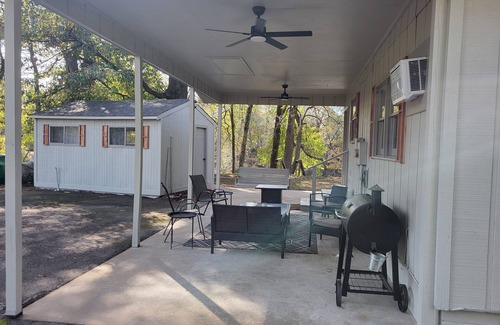Wilburn Casa | Cozy place right on Little Red River near Cow Shoals and Sugarloaf Mt trailhead