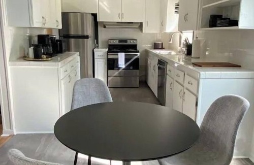 Thomasville Casa | Cozy place with work space.