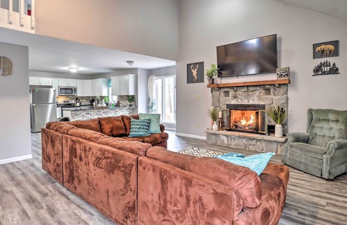 Mount Pocahontas Casa | Cozy Poconos Escape: Pool Access & Pet-Friendly!