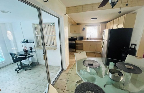 Margate Casa | Cozy Pool-House with 3 Bedrooms