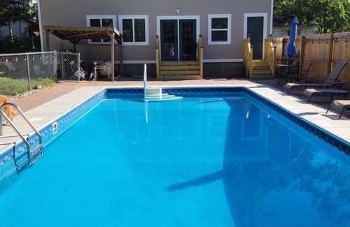Overland Park Apartamento | Cozy Poolside Retreat - Studio Guest House
