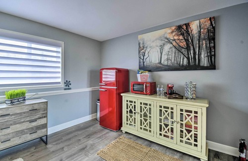 South Colby Apartamento | Cozy Port Orchard Home w/ Grill & Fire Pit!
