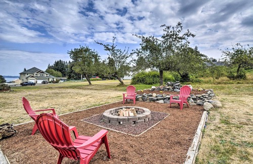 South Colby Apartamento | Cozy Port Orchard Home w/ Grill & Fire Pit!