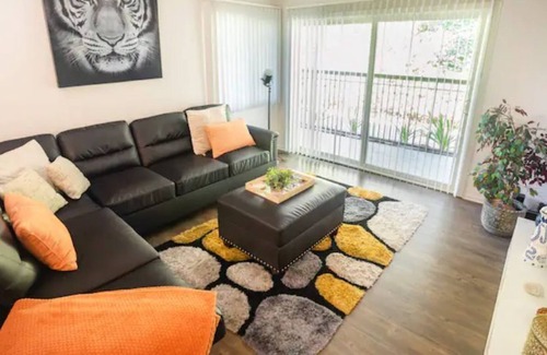 Downtown Apartamento | Cozy Priv. 2BR-2BTH Cls to LA Attractions